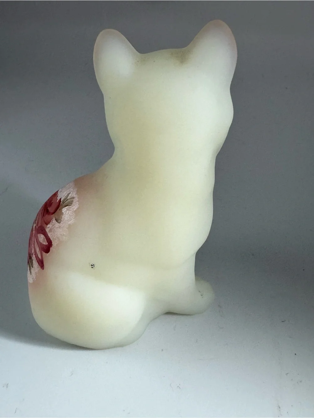 Fenton Victorian Rose Sitting Cat